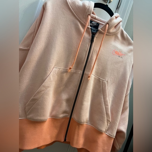 Nike jacket - Picture 2 of 4